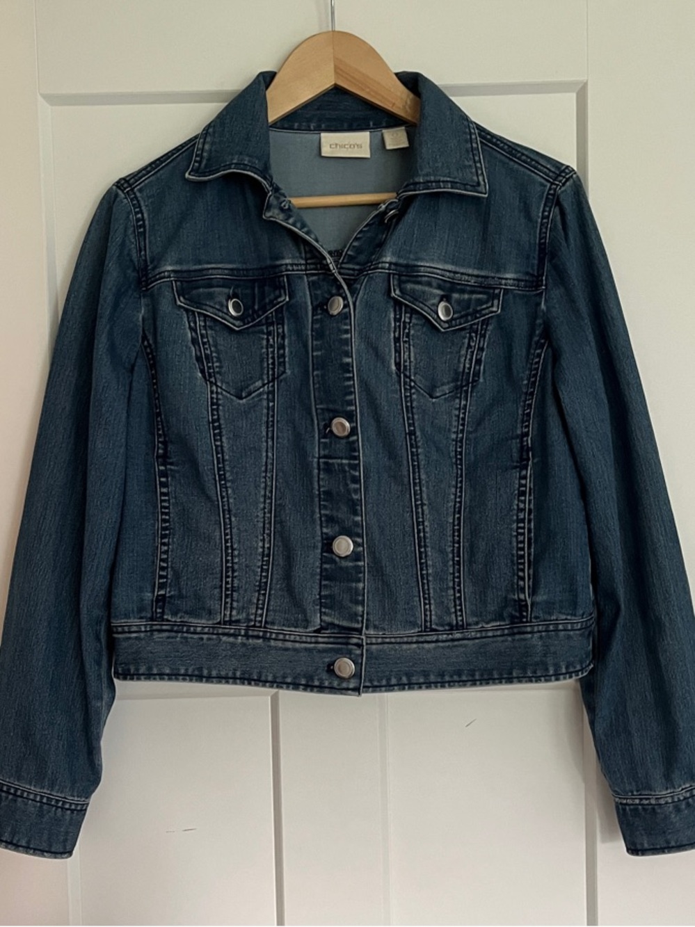Chico's Medium Wash Button Up Stretch Denim Jean Jacket Size S - Picture 4 of 8